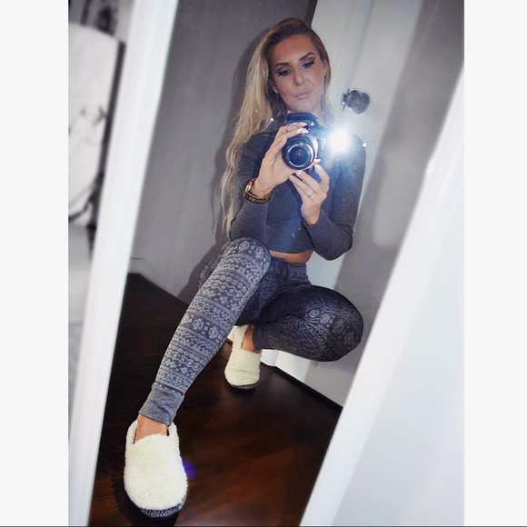 ⚙️ SHOSHO GREY HIGH WAIST WINTER PRINT LEGGINGS! - Picture 3 of 12